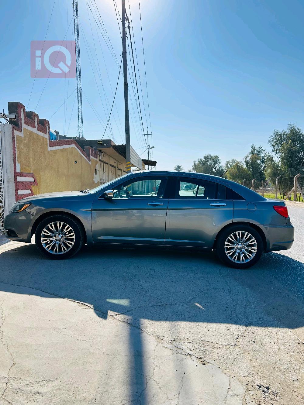Chrysler 200